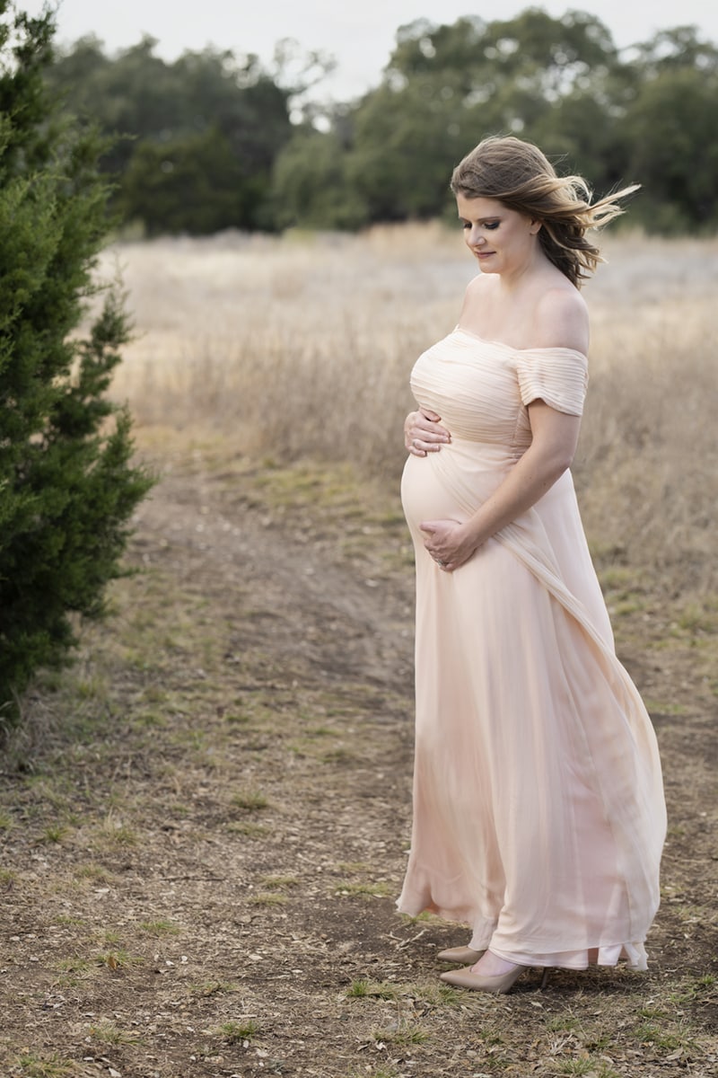 pregnant mom wearing light pink maternity dress